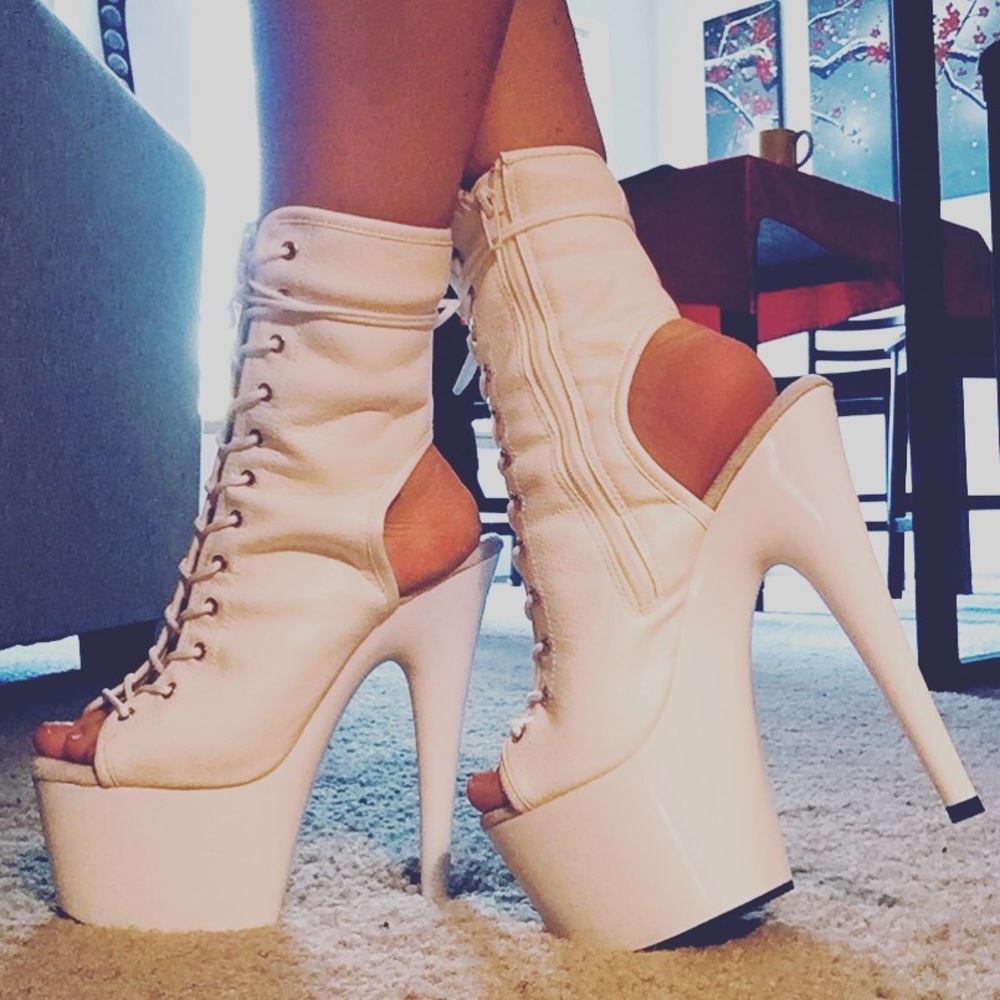 BNIB Pleaser Adore 1016 Lace-Up Peep Toe Booties
